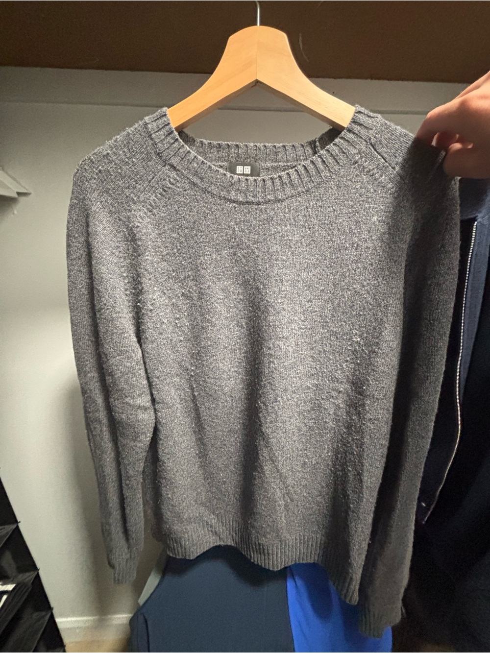 Uniqlo Men's Heather Gray Crewneck Sweater